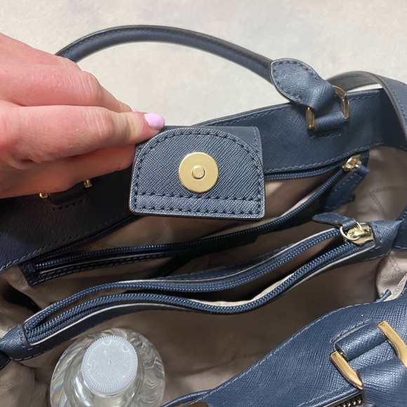 Michael Kors Hailee satchel w/ crossbody strap - Picture 13 of 16